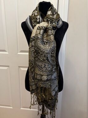 Elegant Black and Gold Scarf 🧣 70% Cashmere & 30%